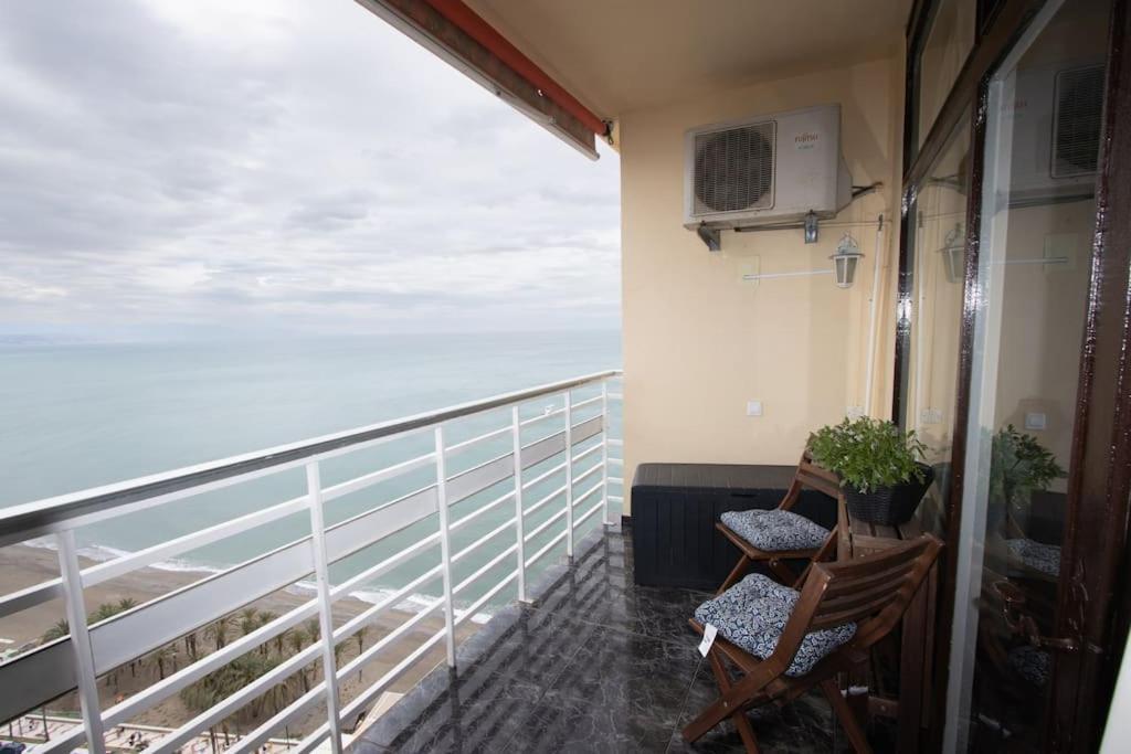 Love Rent4 Malaga La Torre De La Roca Торремолинос Экстерьер фото